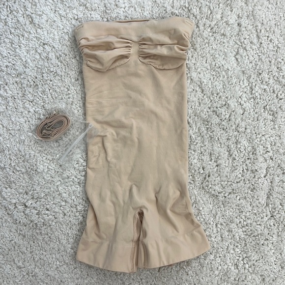 SKIMS Intimates & Sleepwear Skims Seamless Sculpt Strapless Shortie